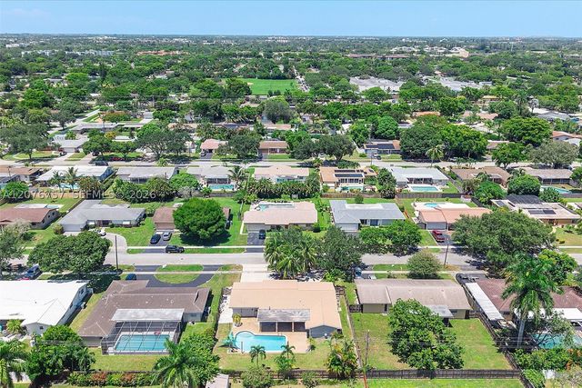 7220 NW 10th Pl, Plantation, FL 33313