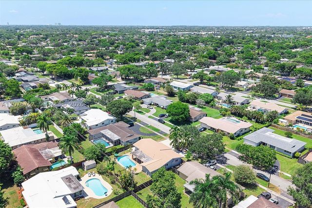 7220 NW 10th Pl, Plantation, FL 33313