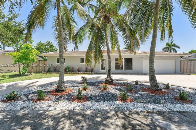 7220 NW 10th Pl, Plantation, FL 33313