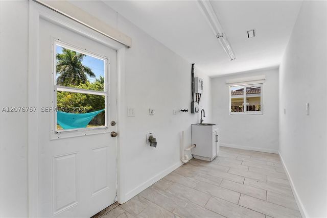 7220 NW 10th Pl, Plantation, FL 33313