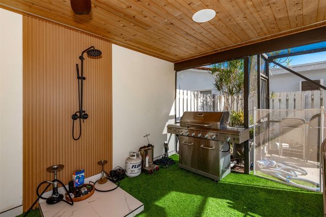 5300 Garfield St, Hollywood, FL 33021