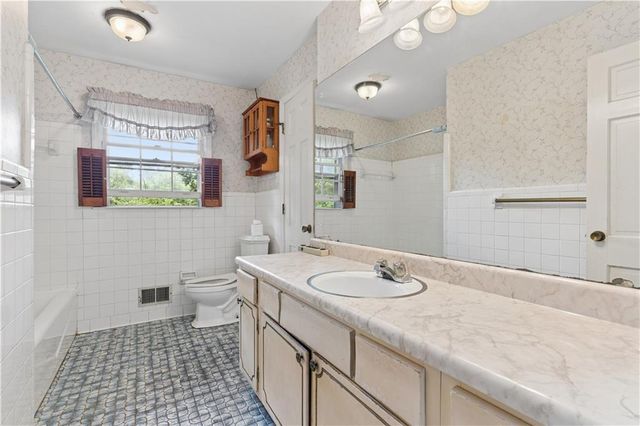 2438 S Hairston Road, Decatur, GA 30035