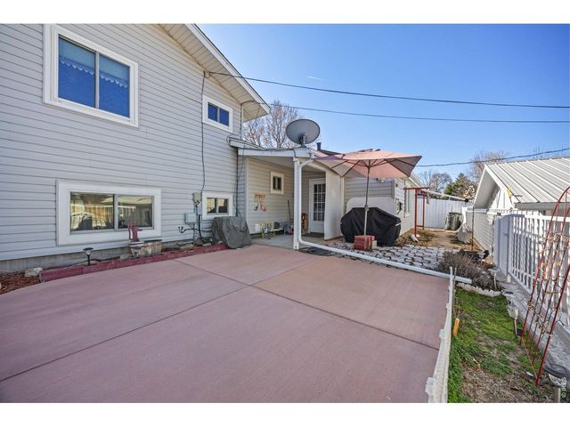 325 N 4th St, La Salle, CO 80645