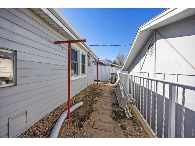 325 N 4th St, La Salle, CO 80645