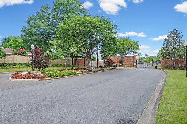 393 FOUNTAIN CREST DR, Memphis, TN 38120