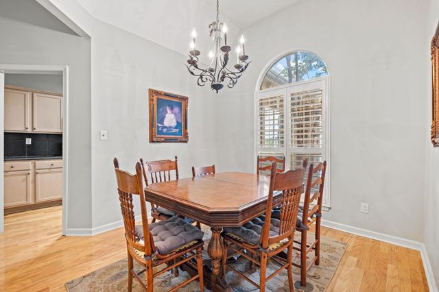393 FOUNTAIN CREST DR, Memphis, TN 38120