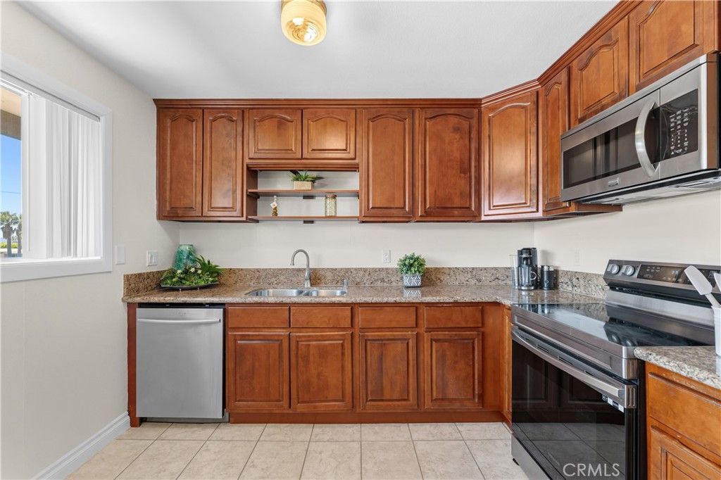 23282 Orange Avenue 6, Lake Forest, CA 92630 — photo 2