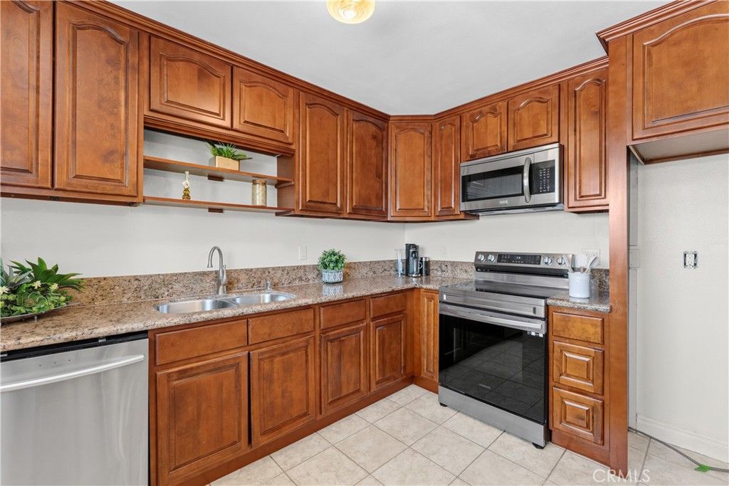 23282 Orange Avenue 6, Lake Forest, CA 92630 — photo 3
