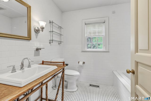 215 Cross Ridge Road, New Canaan, CT 06840