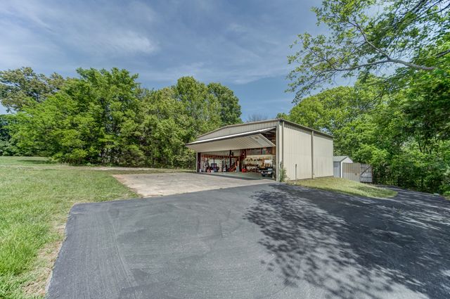 205 Gwynn Rd Hngr 8, Lebanon, TN 37090