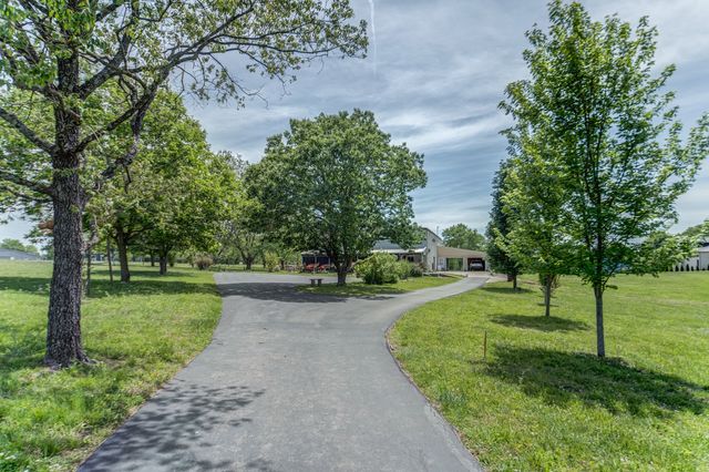 205 Gwynn Rd Hngr 8, Lebanon, TN 37090