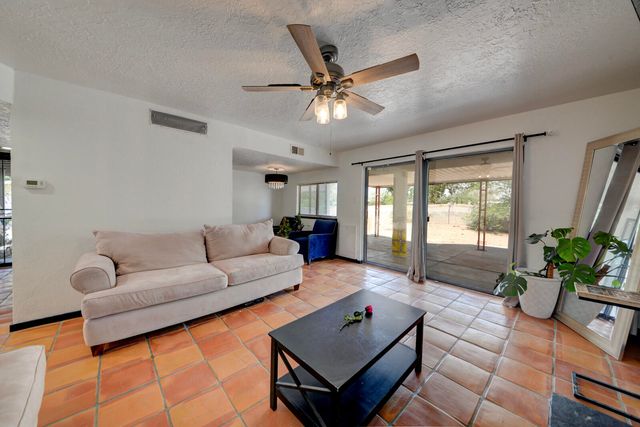 5804 Chaparral Circle NW, Albuquerque, NM 87114