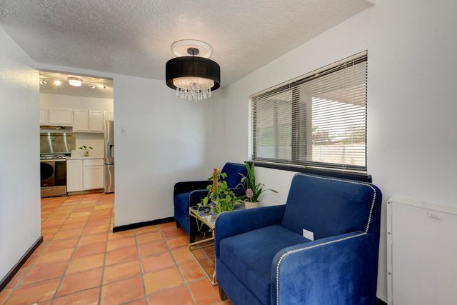5804 Chaparral Circle NW, Albuquerque, NM 87114