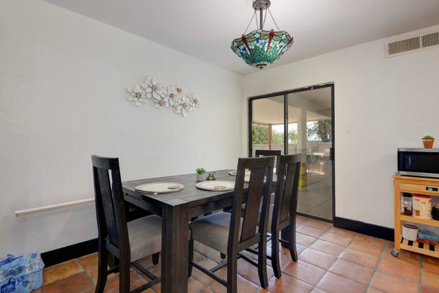 5804 Chaparral Circle NW, Albuquerque, NM 87114