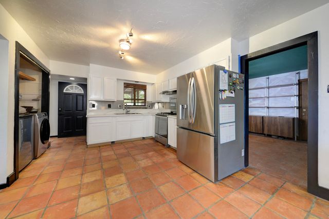 5804 Chaparral Circle NW, Albuquerque, NM 87114