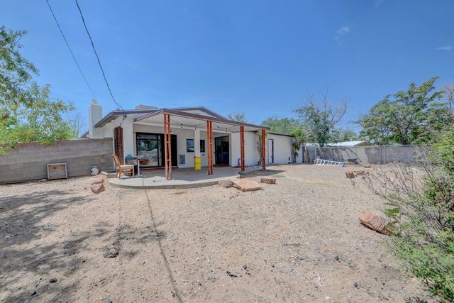 5804 Chaparral Circle NW, Albuquerque, NM 87114