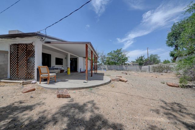 5804 Chaparral Circle NW, Albuquerque, NM 87114