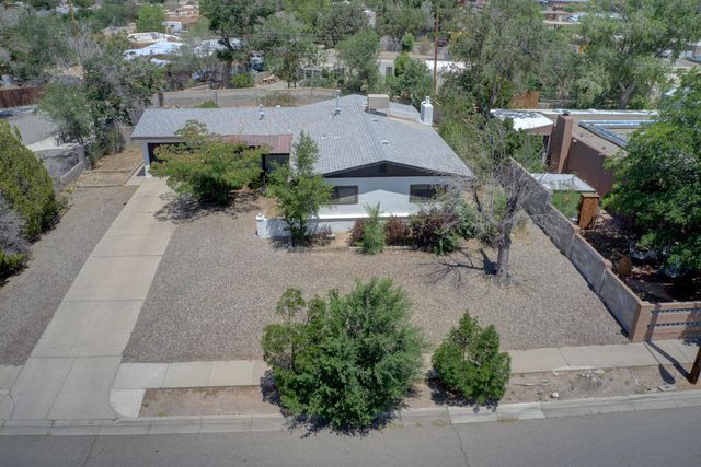 5804 Chaparral Circle NW, Albuquerque, NM 87114