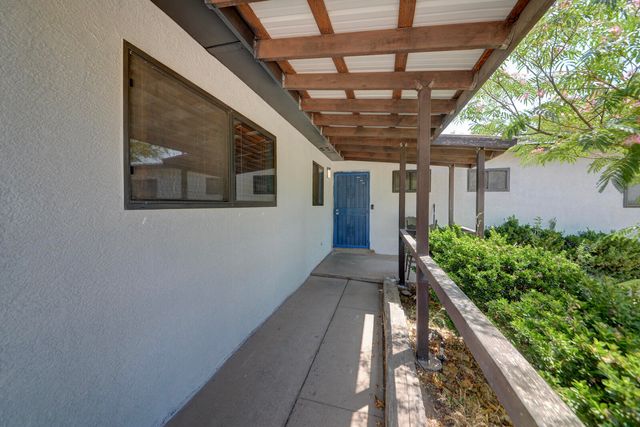 5804 Chaparral Circle NW, Albuquerque, NM 87114
