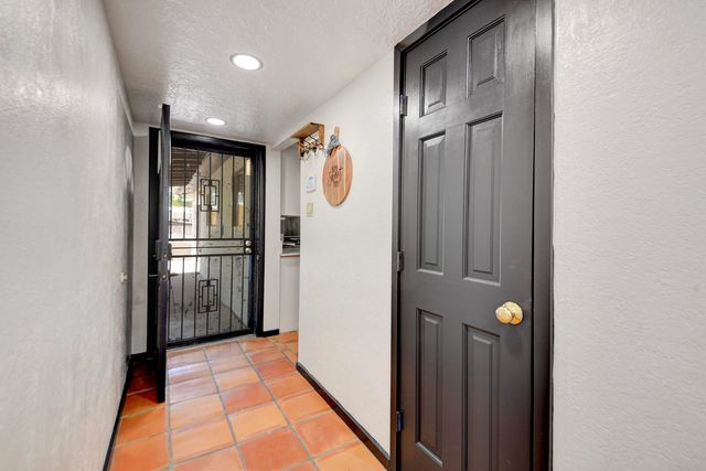 5804 Chaparral Circle NW, Albuquerque, NM 87114