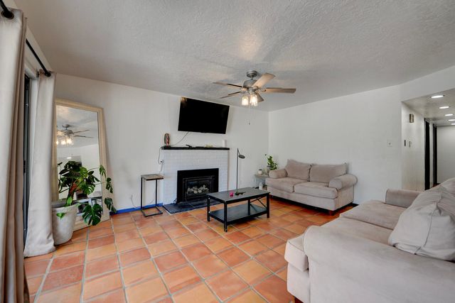 5804 Chaparral Circle NW, Albuquerque, NM 87114
