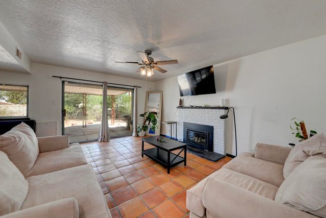 5804 Chaparral Circle NW, Albuquerque, NM 87114