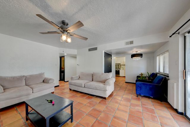 5804 Chaparral Circle NW, Albuquerque, NM 87114