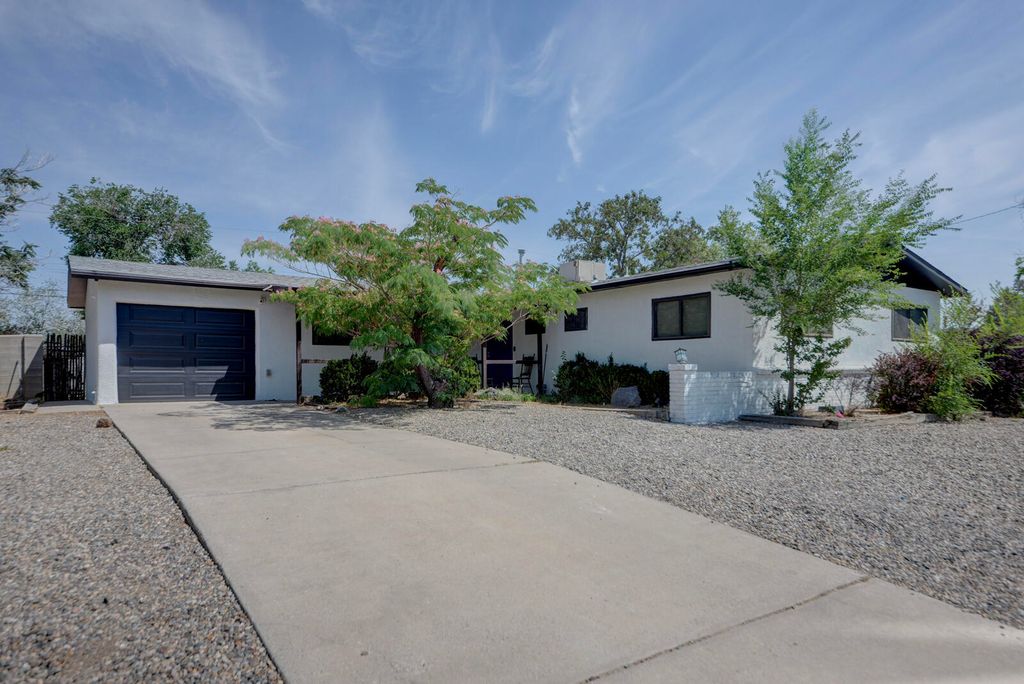 5804 Chaparral Circle NW, Albuquerque, NM 87114