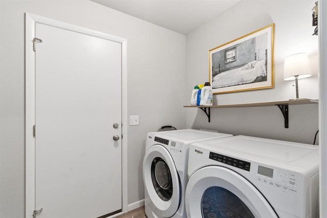 629 Hillcrest Drive, Waunakee, WI 53597