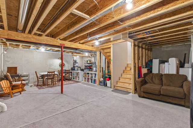 629 Hillcrest Drive, Waunakee, WI 53597