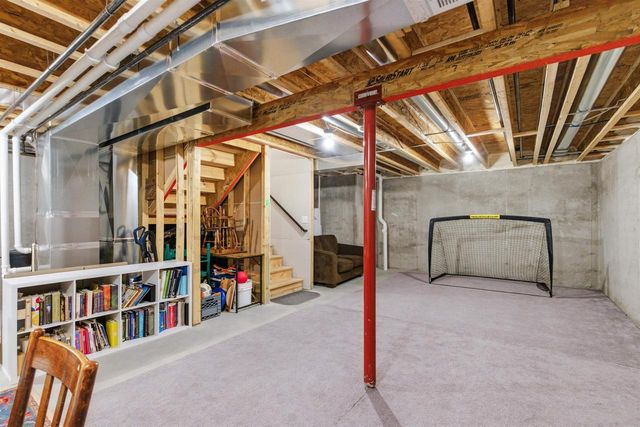 629 Hillcrest Drive, Waunakee, WI 53597