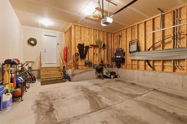 629 Hillcrest Drive, Waunakee, WI 53597