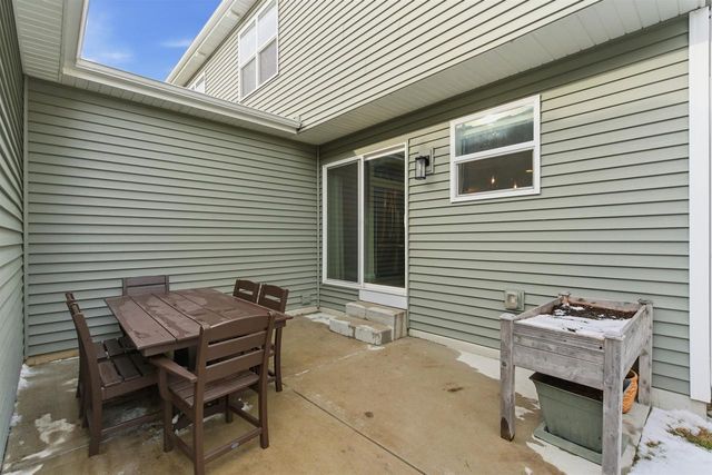 629 Hillcrest Drive, Waunakee, WI 53597