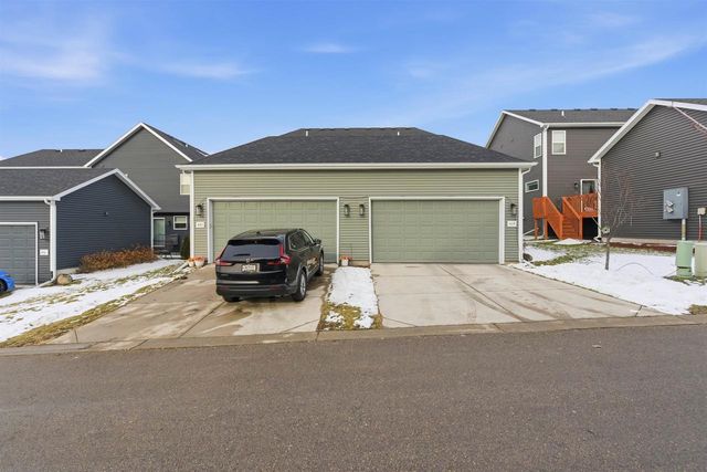 629 Hillcrest Drive, Waunakee, WI 53597