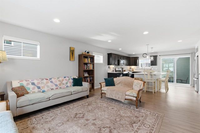 629 Hillcrest Drive, Waunakee, WI 53597