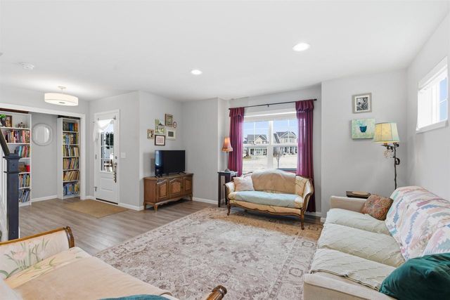 629 Hillcrest Drive, Waunakee, WI 53597