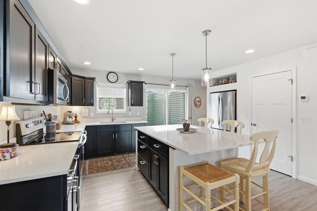 629 Hillcrest Drive, Waunakee, WI 53597