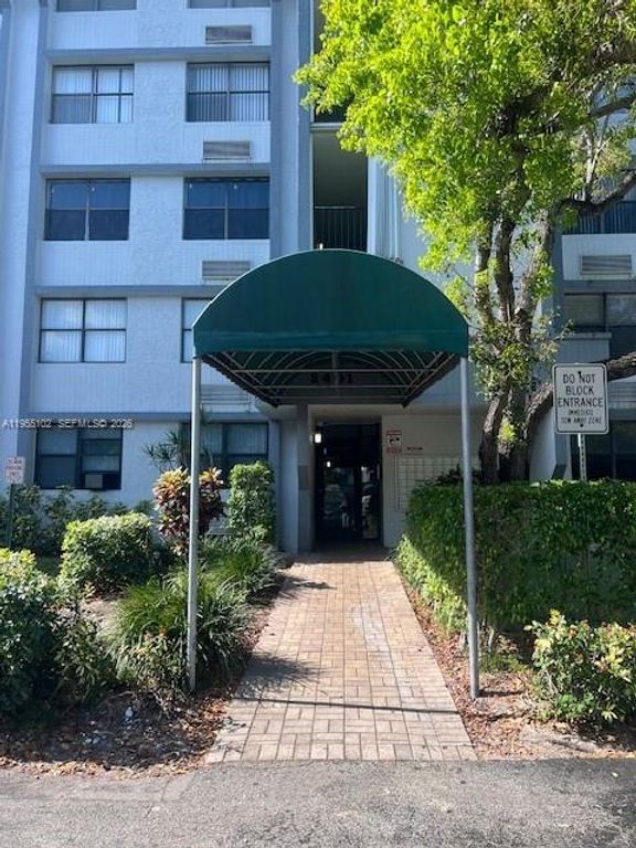 2401 Riverside Dr 110-B, Coral Springs, FL 33065