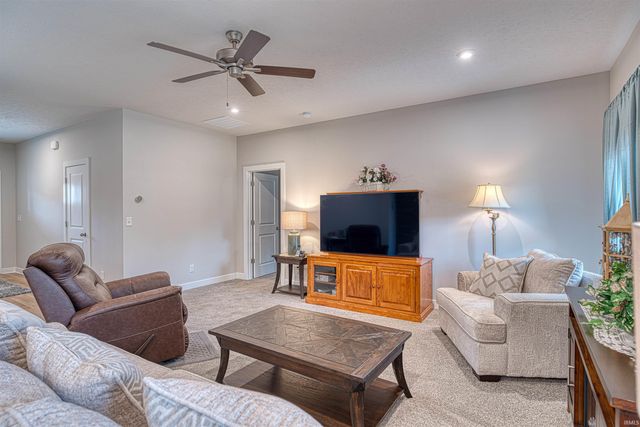 2727 WILLOW CREEK Drive, Evansville, IN 47712