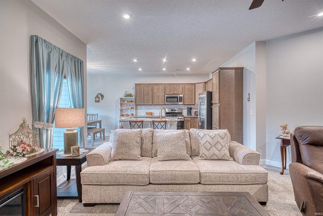 2727 WILLOW CREEK Drive, Evansville, IN 47712