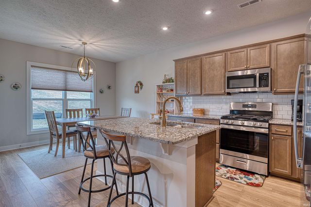 2727 WILLOW CREEK Drive, Evansville, IN 47712