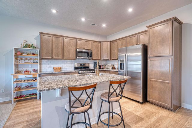 2727 WILLOW CREEK Drive, Evansville, IN 47712