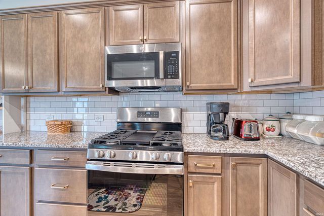 2727 WILLOW CREEK Drive, Evansville, IN 47712