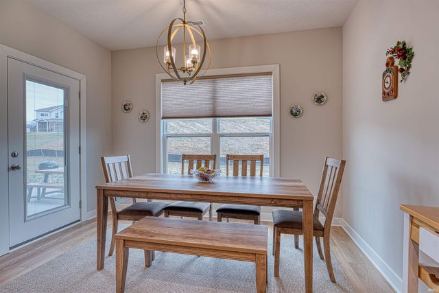 2727 WILLOW CREEK Drive, Evansville, IN 47712