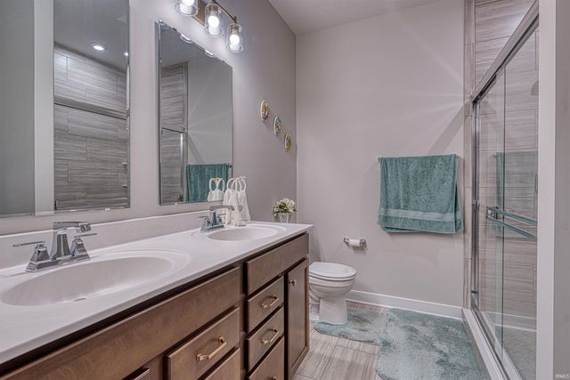 2727 WILLOW CREEK Drive, Evansville, IN 47712