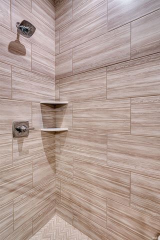 2727 WILLOW CREEK Drive, Evansville, IN 47712