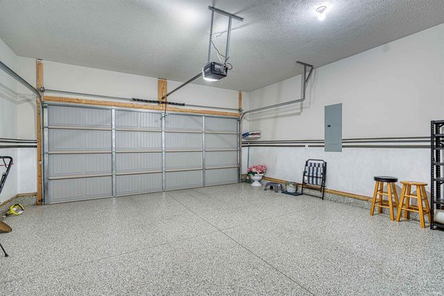 2727 WILLOW CREEK Drive, Evansville, IN 47712