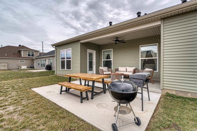 2727 WILLOW CREEK Drive, Evansville, IN 47712