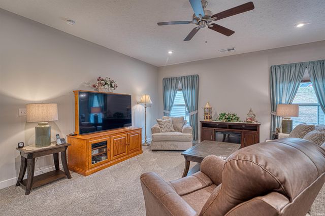 2727 WILLOW CREEK Drive, Evansville, IN 47712