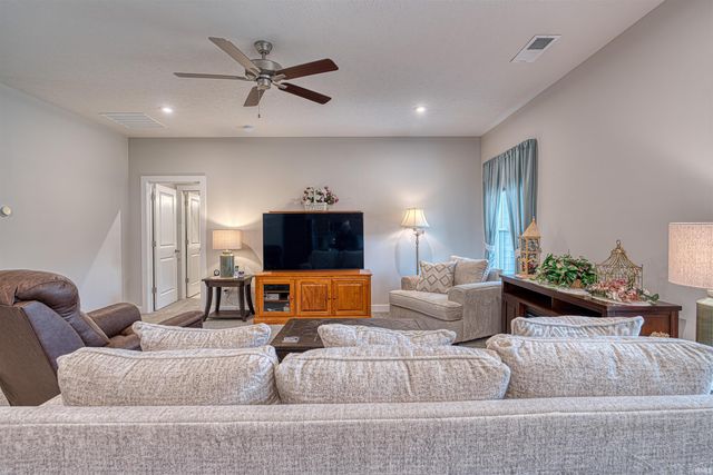 2727 WILLOW CREEK Drive, Evansville, IN 47712